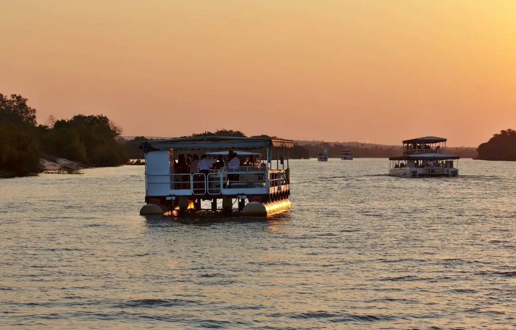 Voyage train Afrique Australe - Croisière coucher du soleil - Fleuve Zambèze